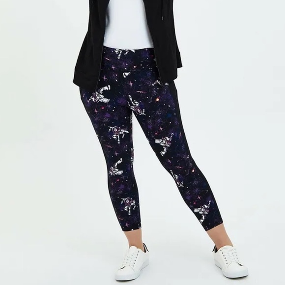 torrid Pants & Jumpsuits Torrid X Pixar Buzz Lightyear Ankle Crop